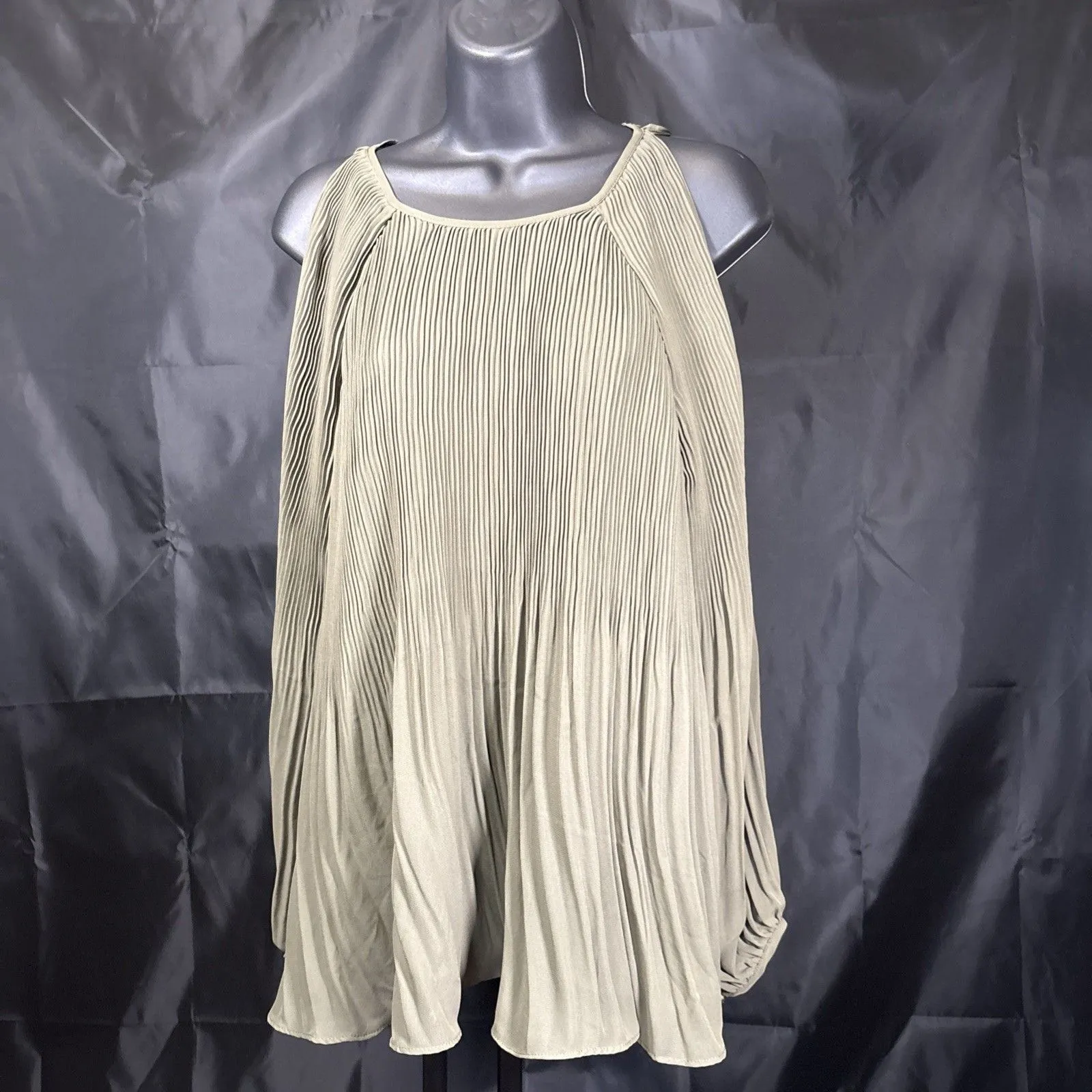 JUSTFAB Women Size M Olive Green Crew Neck Cold Shoulder Long Sleeve Blouse - Image 2