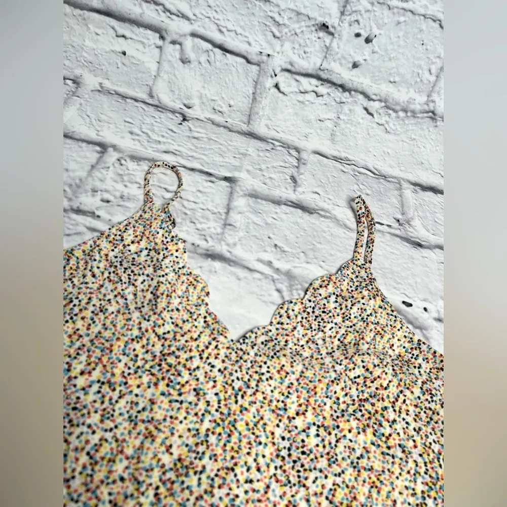 Socialite Women’s scalloped hem tank size XS - Image 3