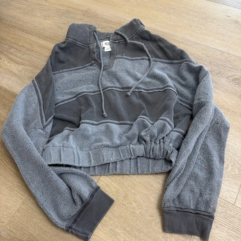 BDG Leanne Cropped Pullover Hoodie Sweatshirt - Image 3
