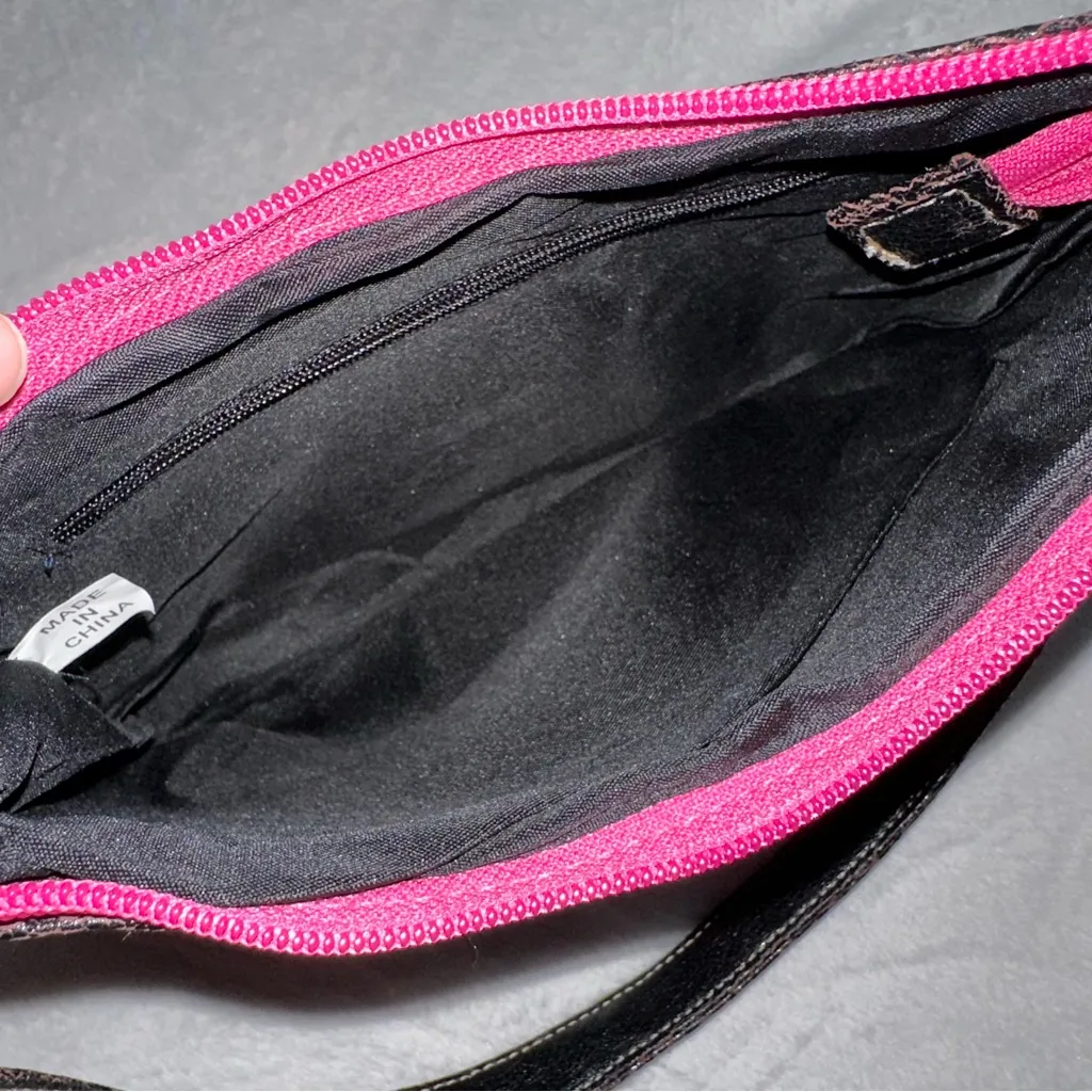 Mrs. Timberlake Star 90s Y2K Shoulder Bag in Black/Pink Pop Culture Black - Image 5