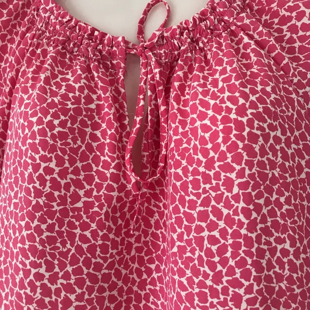 Gap  short sleeve blouse top women’s size small - Image 2