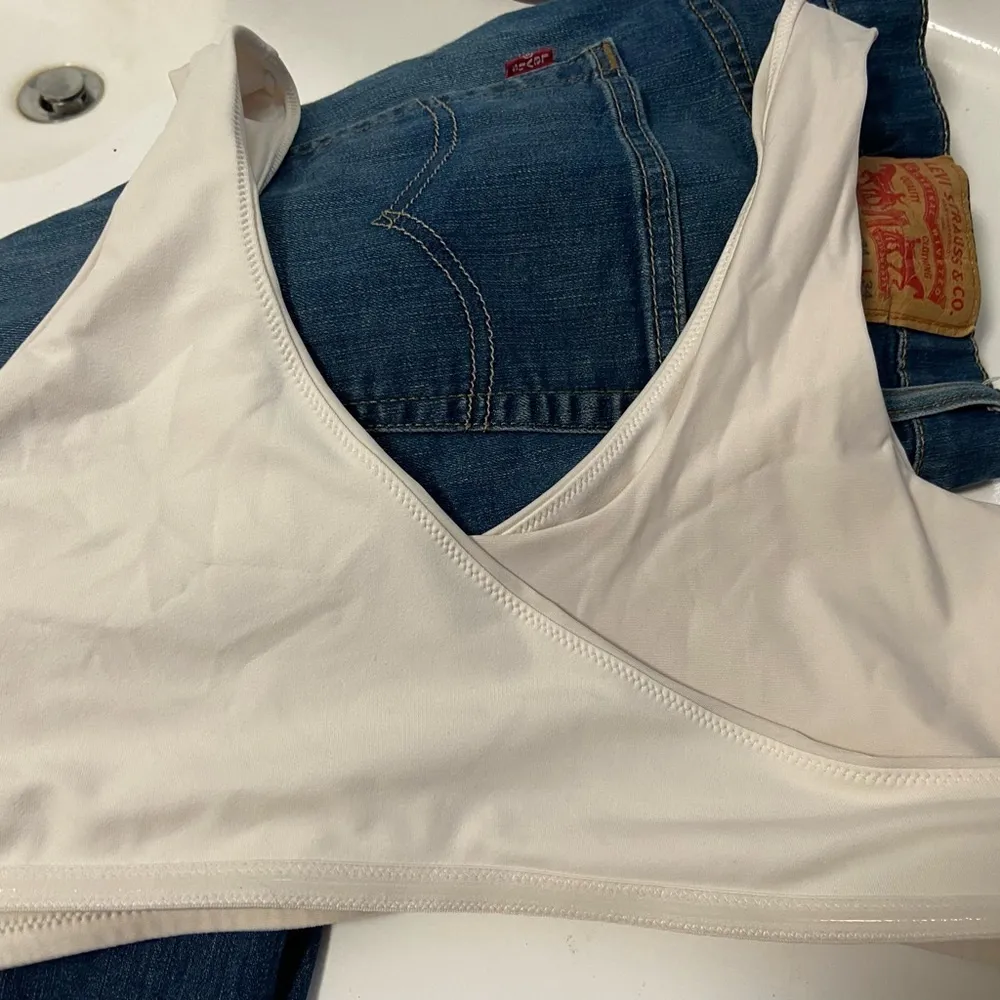 Fabletics XTRA SMALL off white bra cross women’s yoga $30 - Image 5