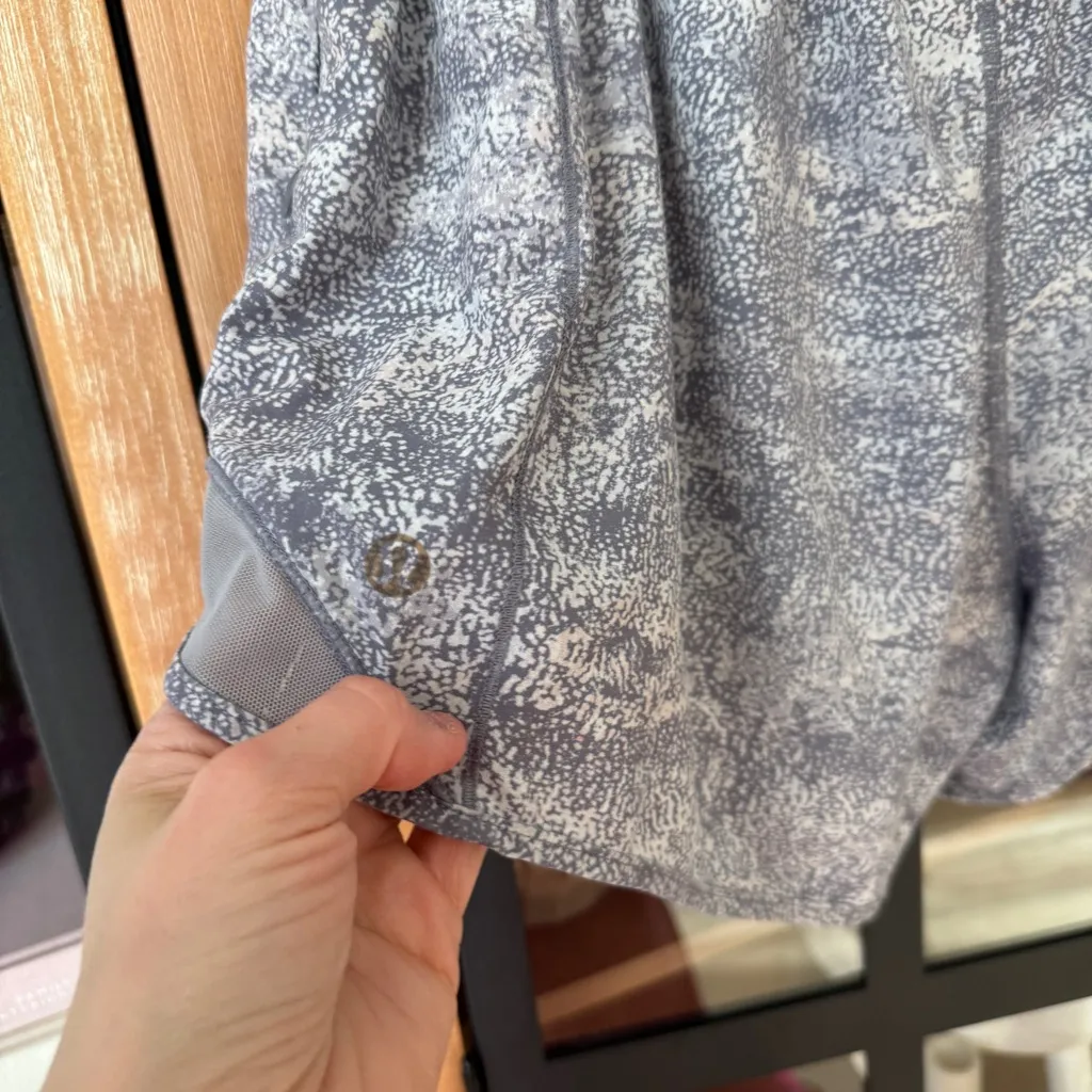 Lululemon Hotty Hot Shorts II Long 4" Frozen Vista Alpine Multi Arctic running - Image 6