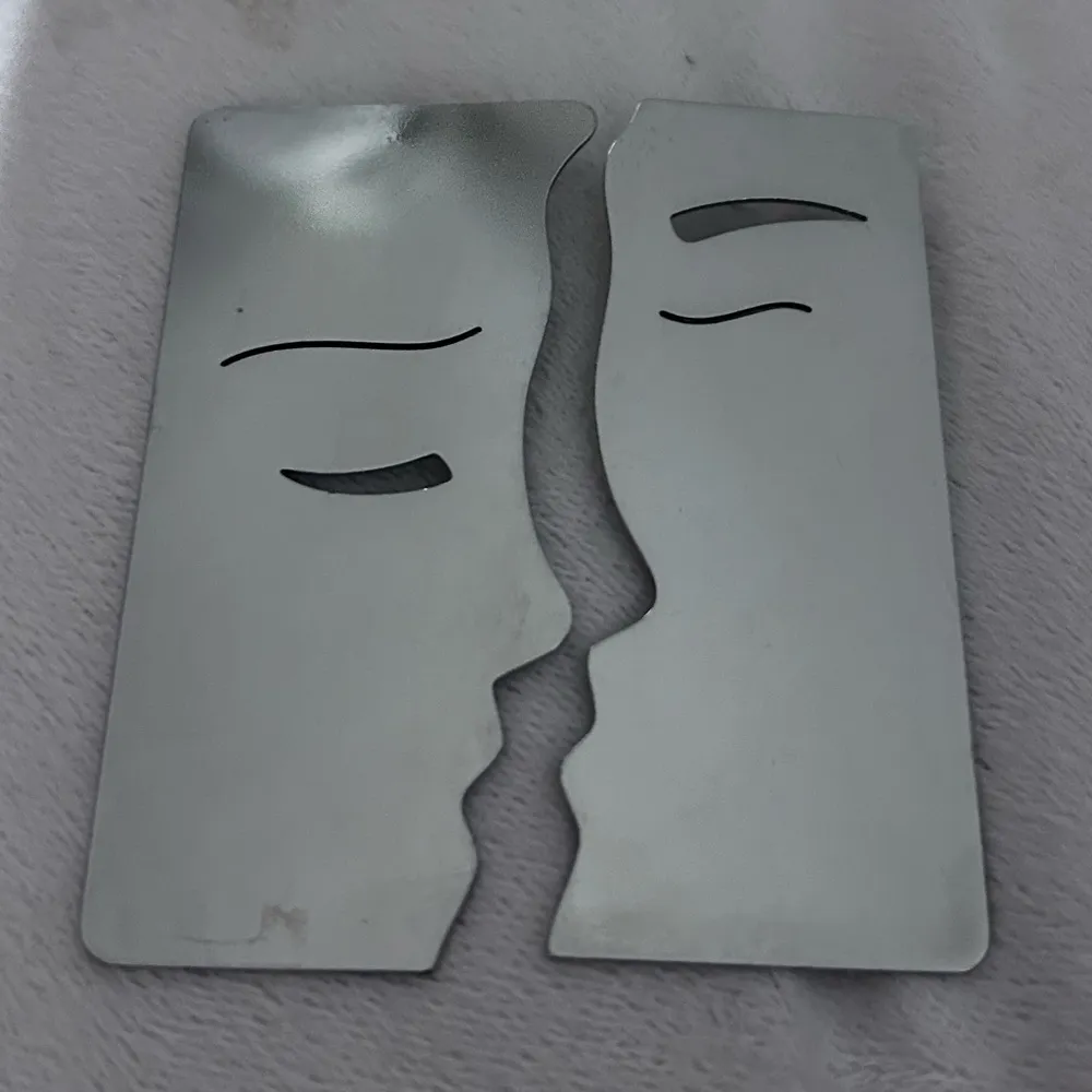 Couple Kiss Silver Earrings - Image 2