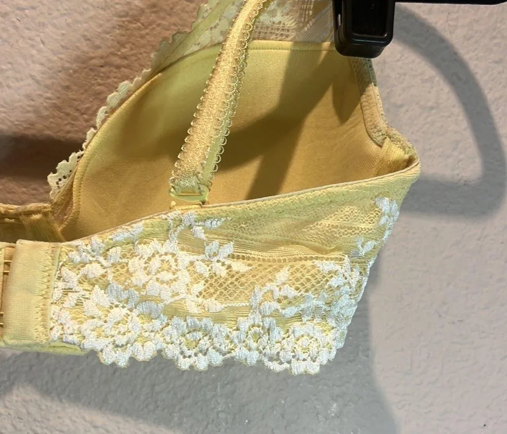 Wacoal Woman’s Yellow Embrace Lace Plunge Bra Convertible back Size 32D - Image 9