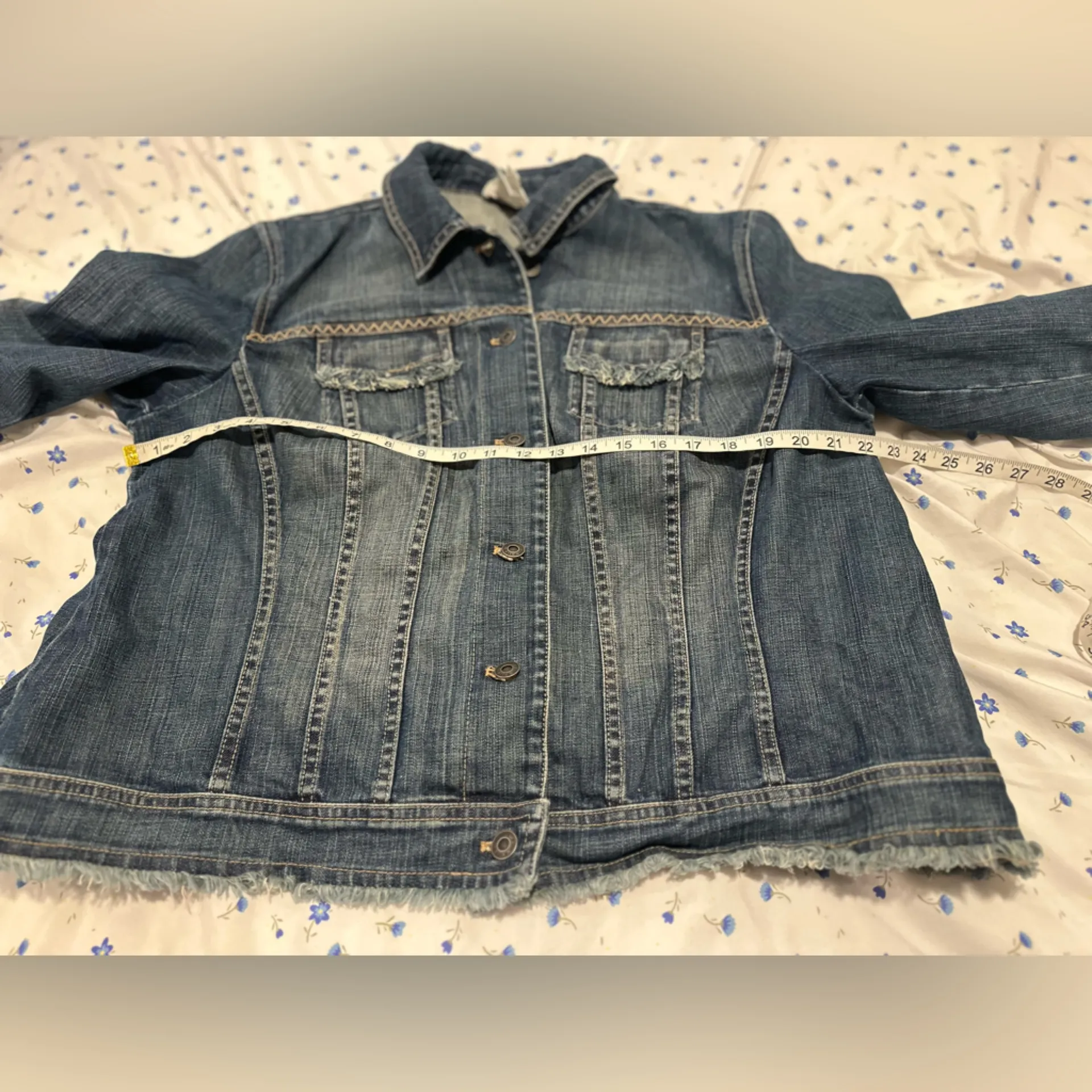 Talbots Petite Womens Sz: 18W Stretch Denim Jean Jacket Frayed Hem Front Pocket. - Image 3