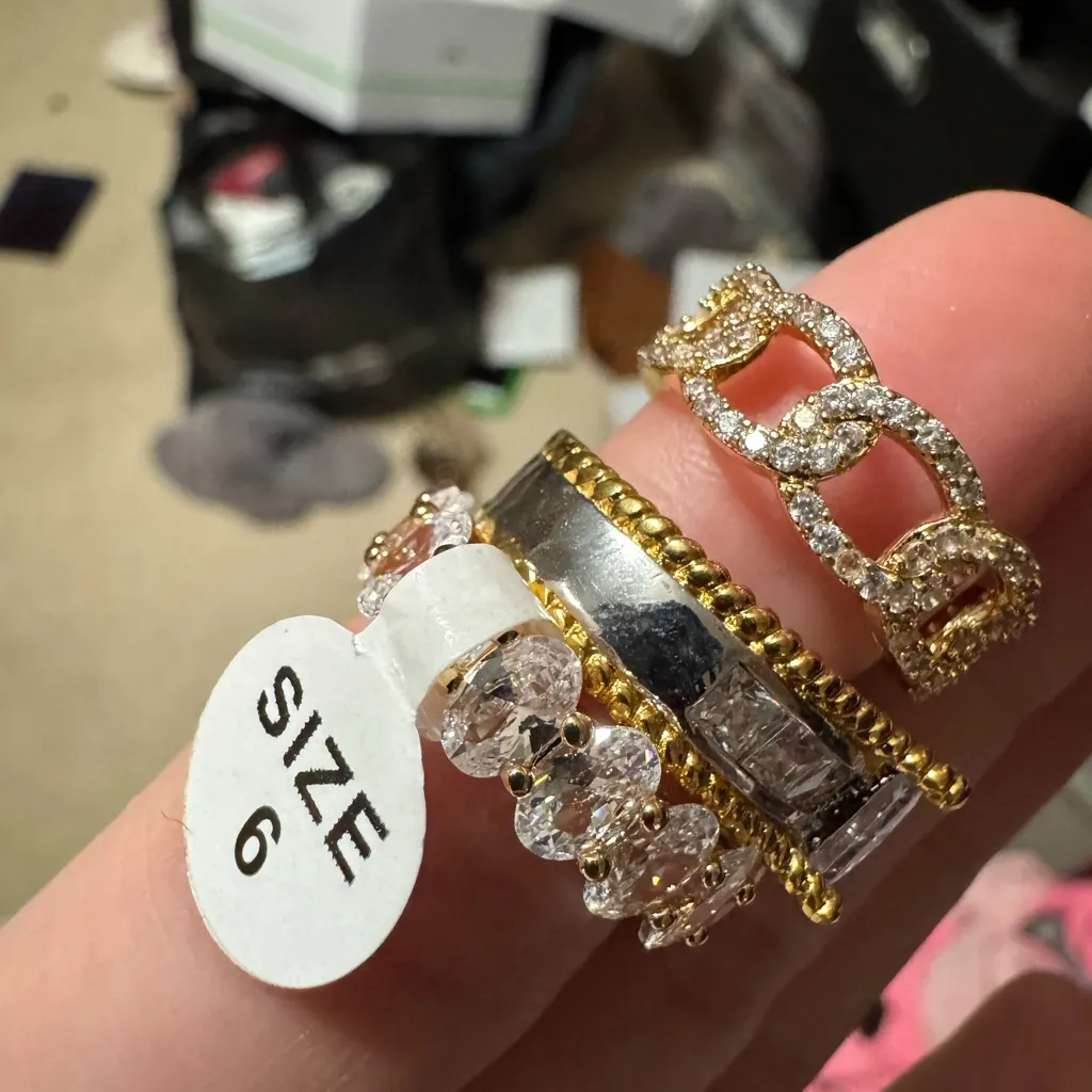 3 Elegant Women's Rings size 6 Gold - Image 4