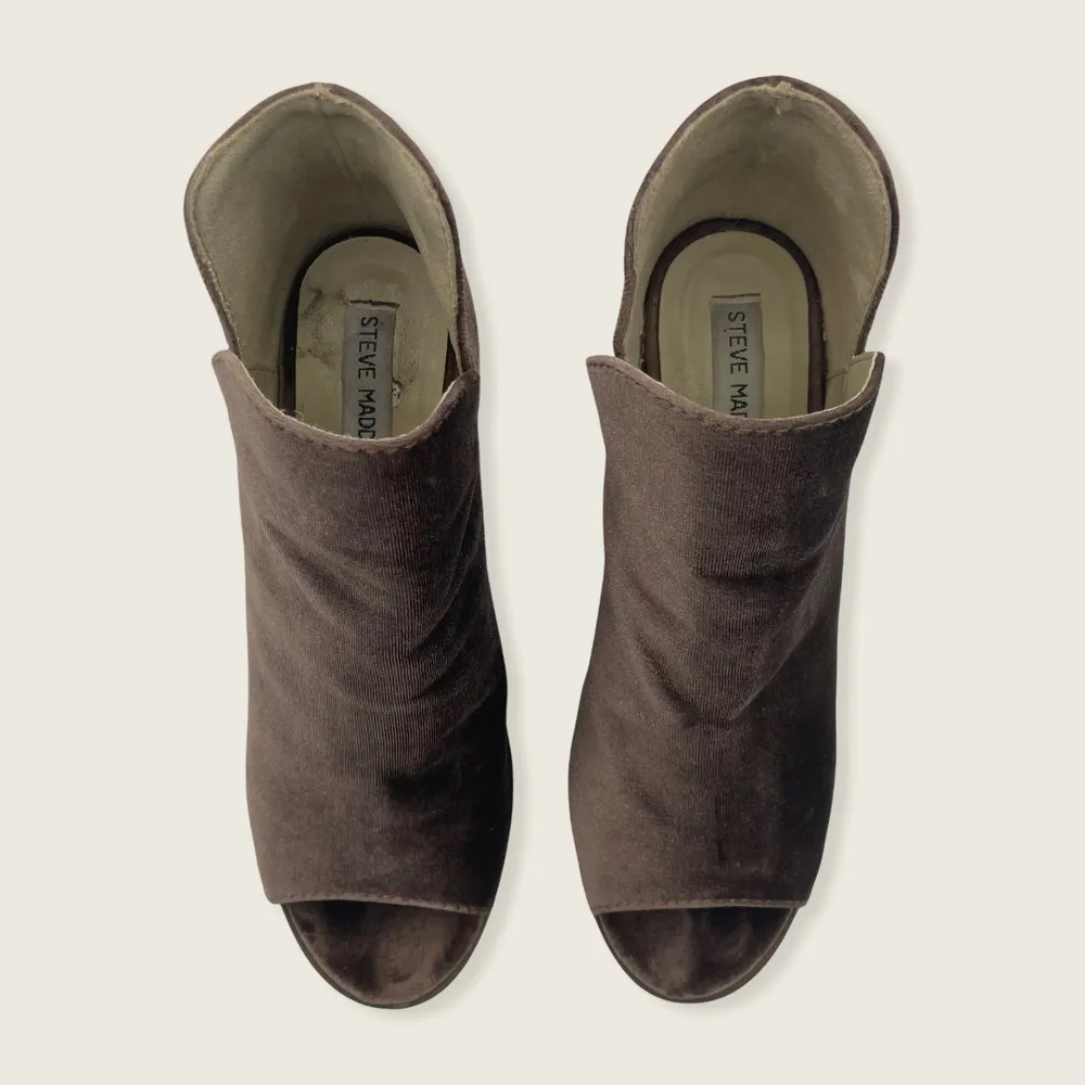 Steve Madden Kaitt Brown Velvet Velour Fabric Peep Toe 3.5” Stacked Block Heel 9 - Image 3