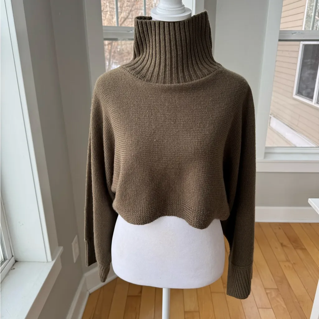 KLD Olive Green Mockneck Wide Sleeve Cropped Shrug Sweater Size Small - Image 9
