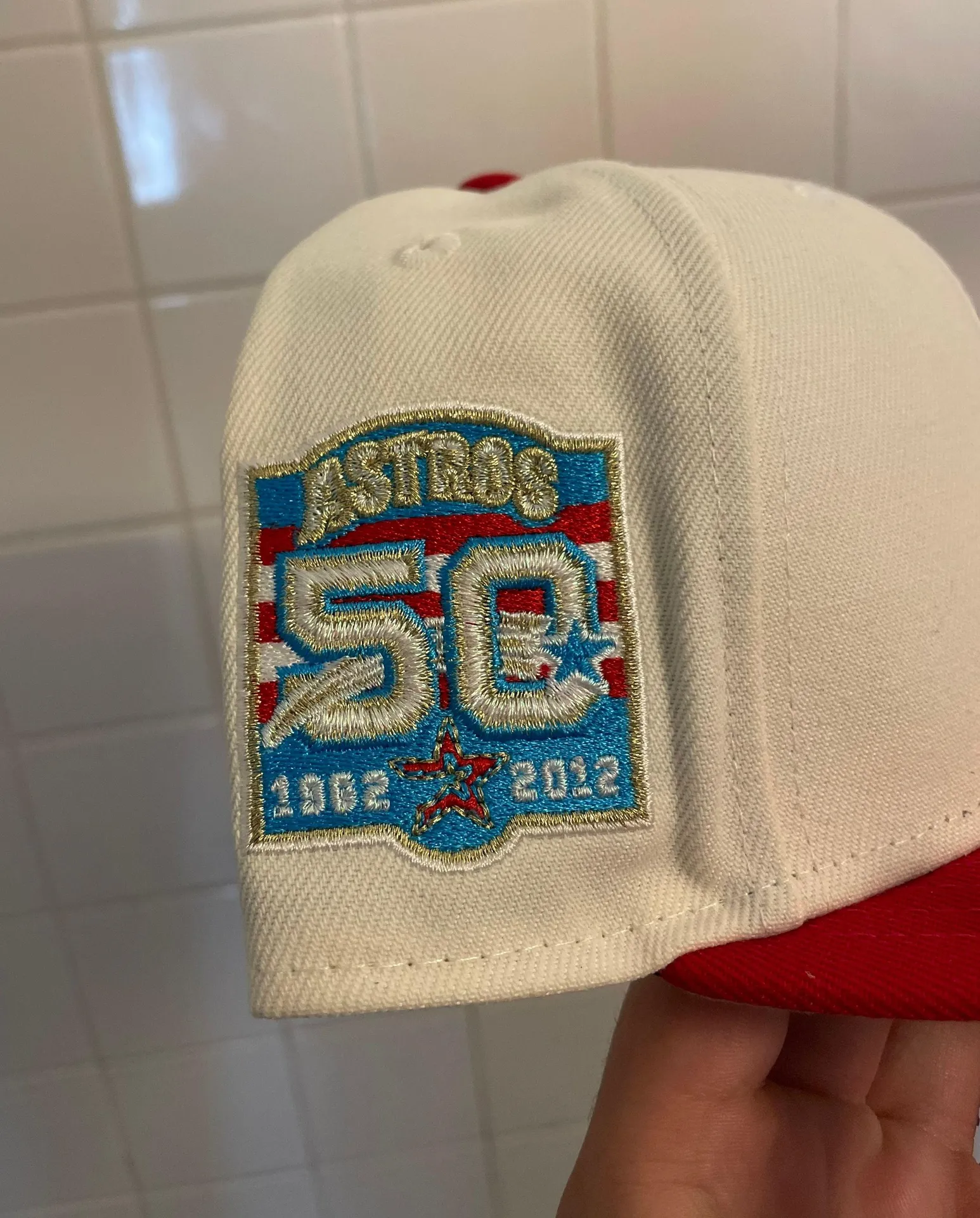 Caps and curls Houston Astros Puerto Rico festival exclusive size 7 brand new autographed sold out with pin - Image 6