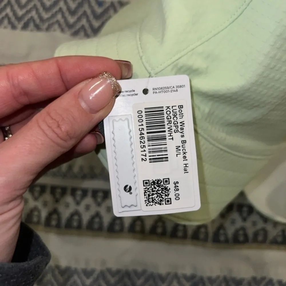 NWT Lululemon Both Ways‎ Reversible Bucket Hat M/L KOGR/WHT NWT - Image 2