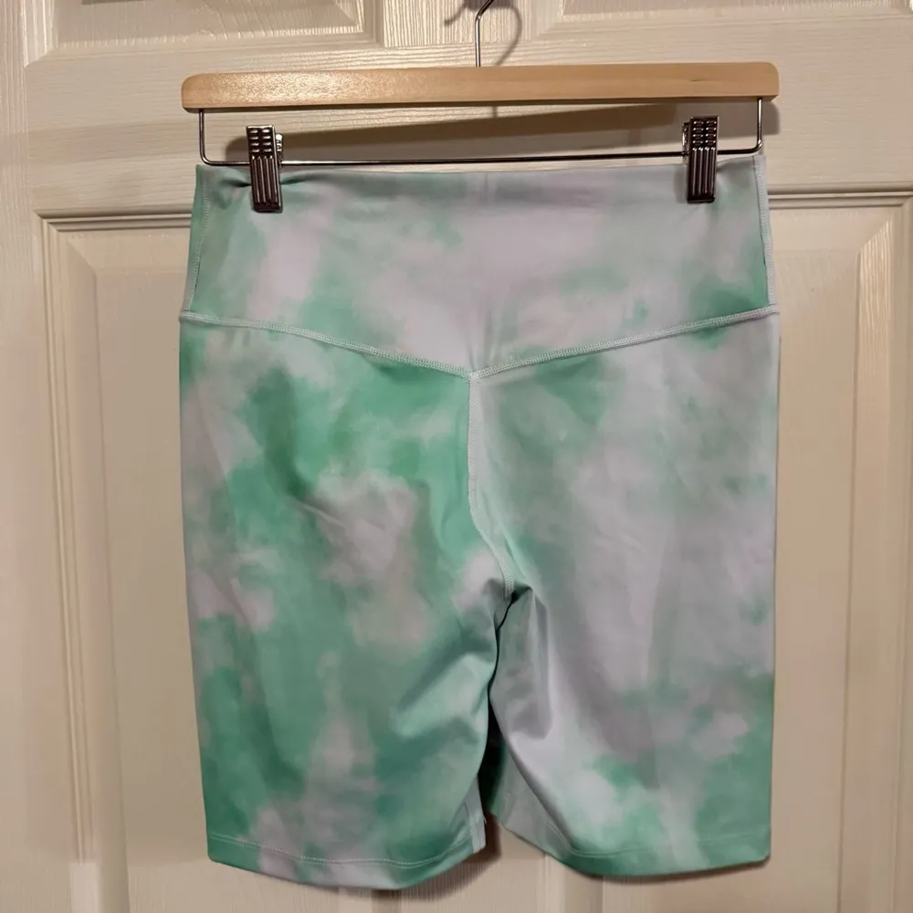 NWT Nike Women's Icon Clash 7inch Training Shorts - Image 6