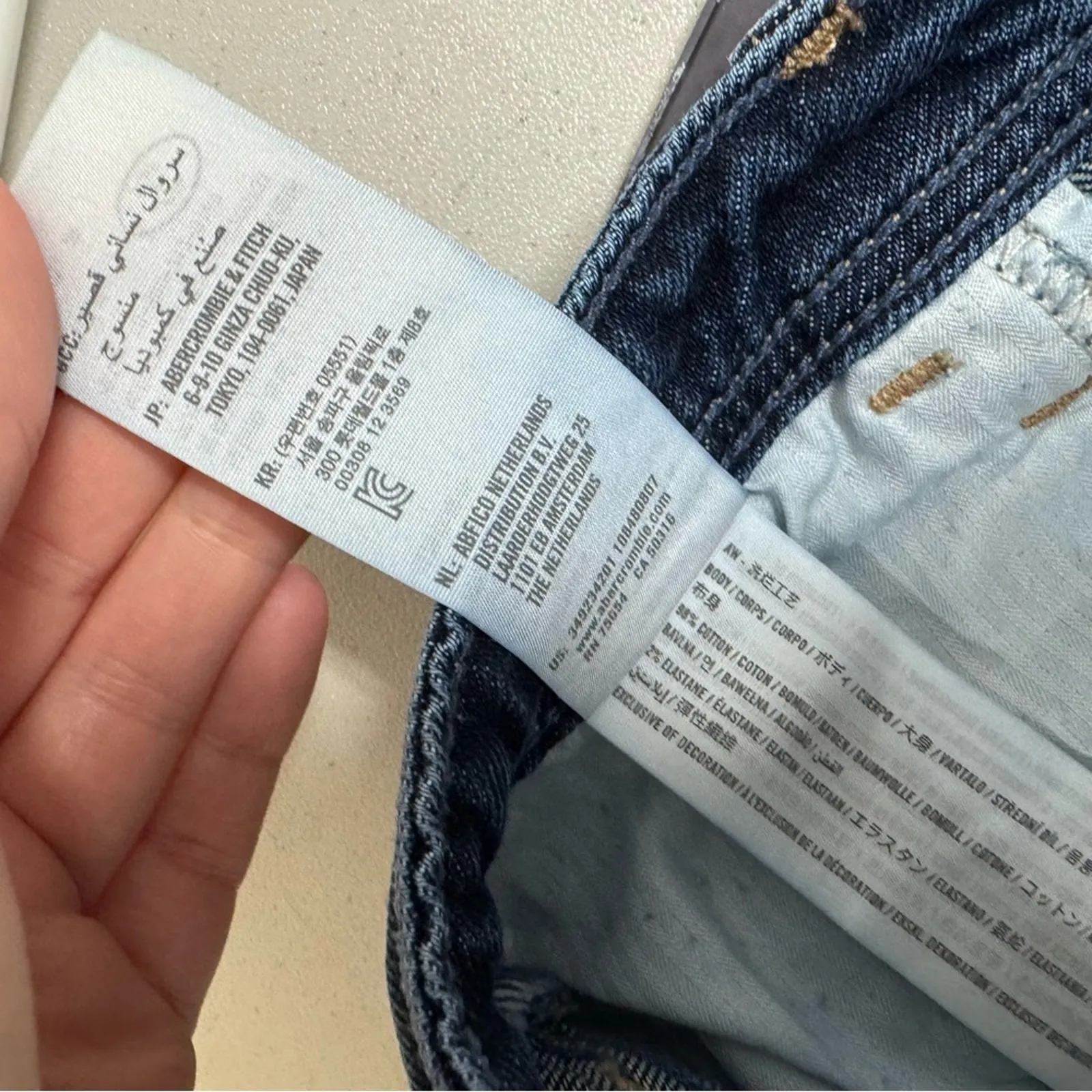 Hollister Curvy Ultra High Rise Mom Jean Shorts Womens 27 Blue Denim Button Fly - Image 11