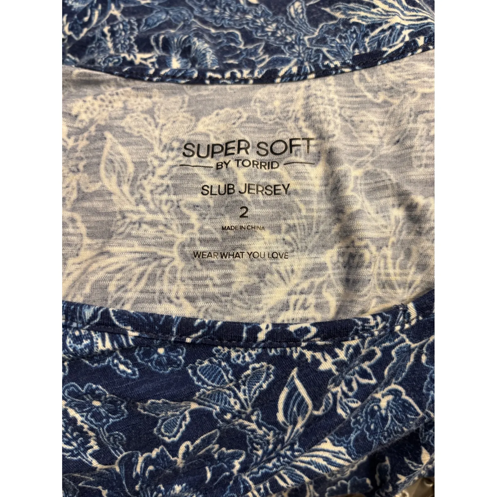 Torrid  Super Soft Slub Jersey Floral Top – Size 2 (Equivalent 1X) - Image 4