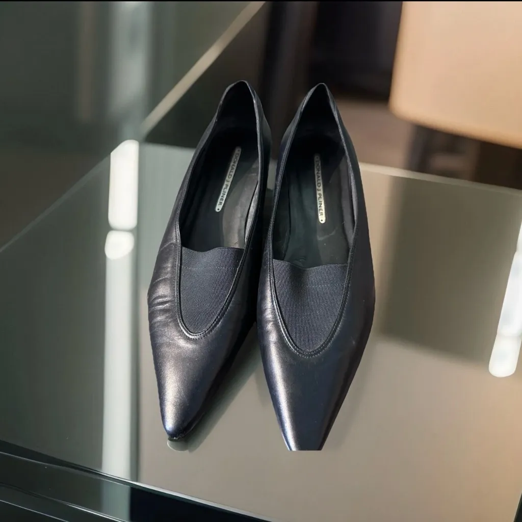 Donald Pliner Renee Black Loafers Flats, Flex Cutout ,‎ Pointed Nose, Size 9.5 M - Image 2