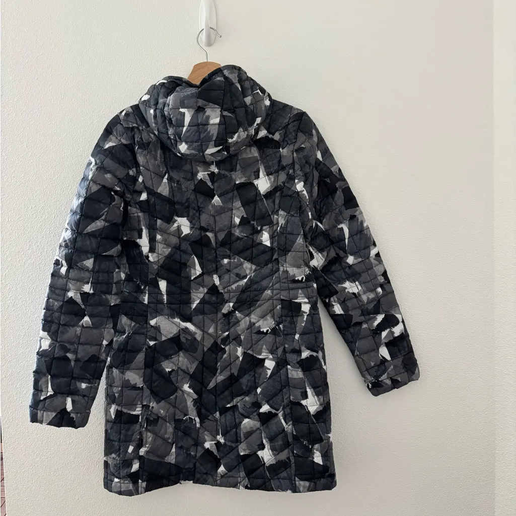 The North Face Women's ThermoBall Eco Parka in a black and white /camo print - Image 2