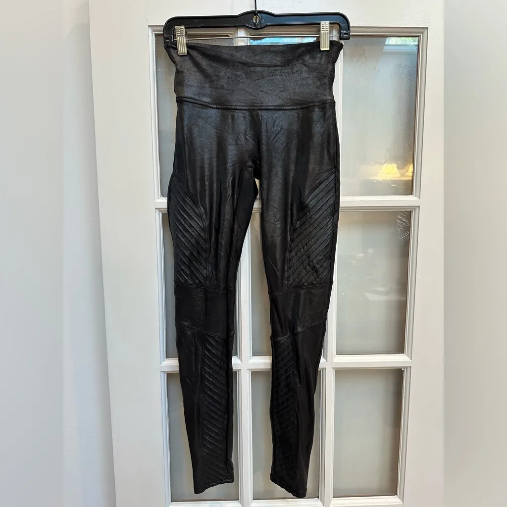 Spanx Sleek Very Black Faux Leather Moto Leggings Edgy Goth Punk Size M - Image 2