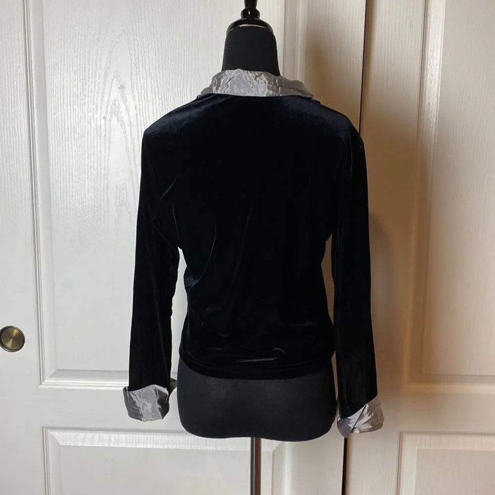 VINTAGE BLACK VELVET SILVER TRIM BUTTON UP BLOUSE DRESSY BUSINESS CHIC SATC - Image 2
