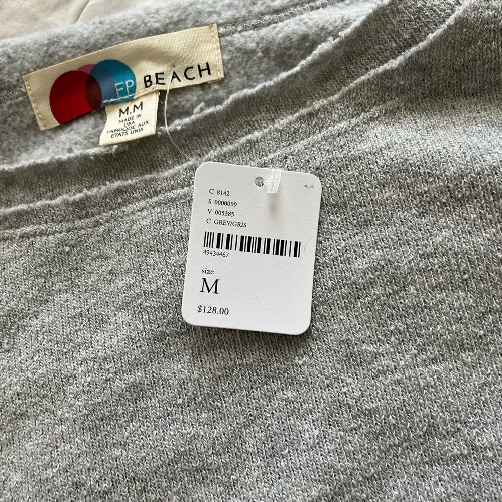 Free People NWT:  oversized gray long sleeve - Image 4