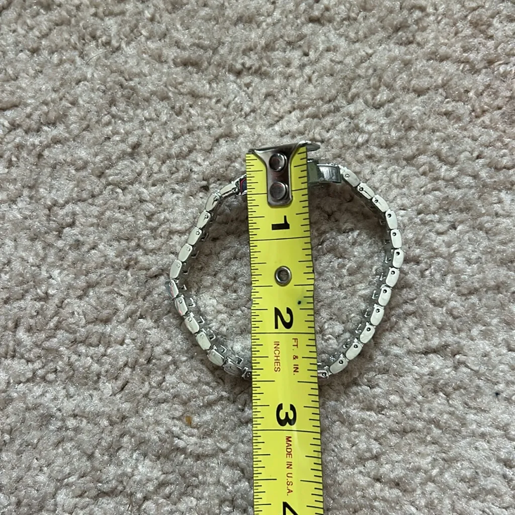 FMD women’s silver diamond watch fits a‎ M sized wrist - Image 8