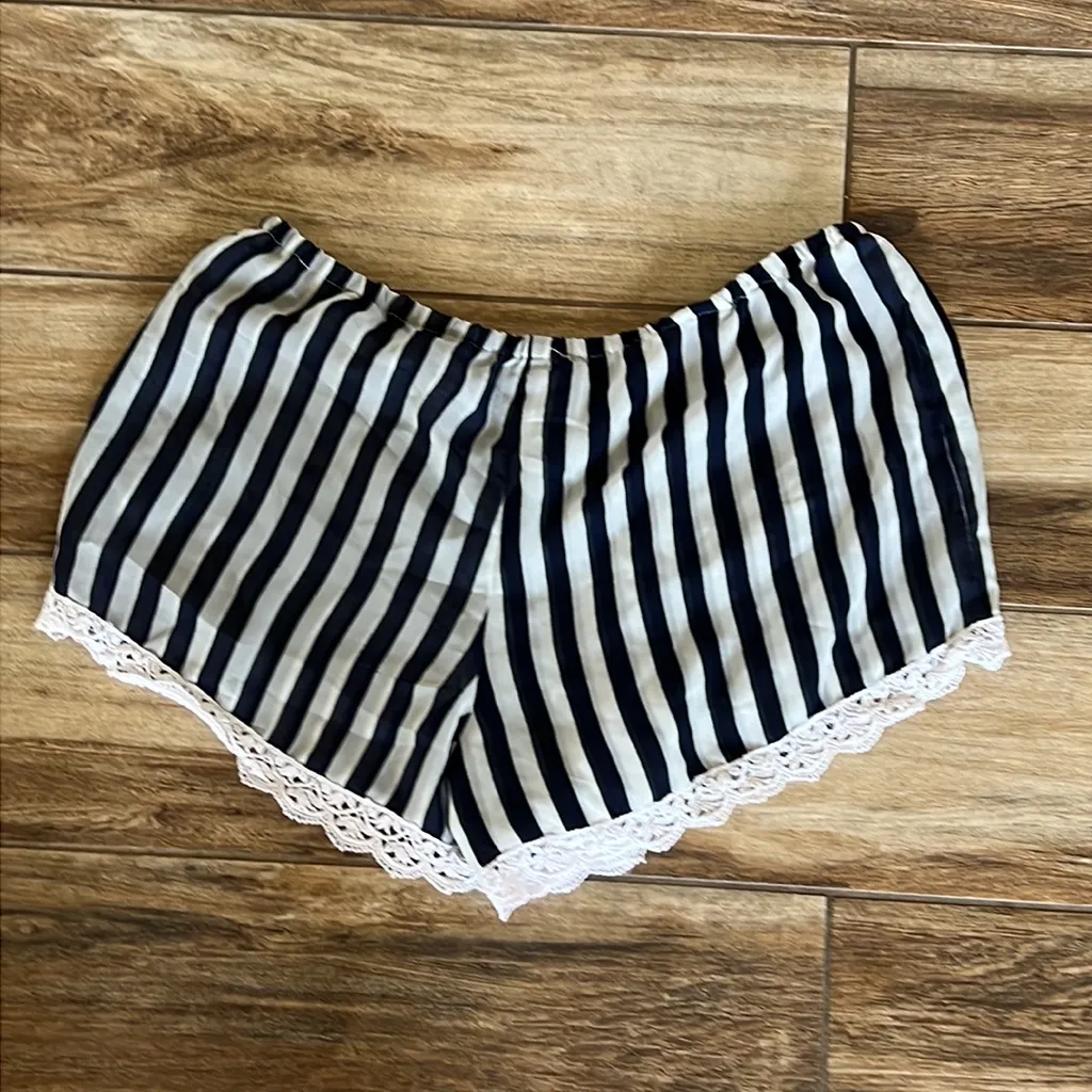 Show me your mumu blue striped stretchy waist shorts - Image 3