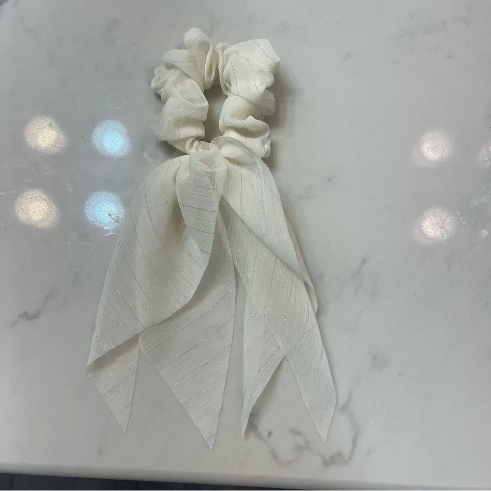 Ribbon Hair Scrunchie White - Image 2