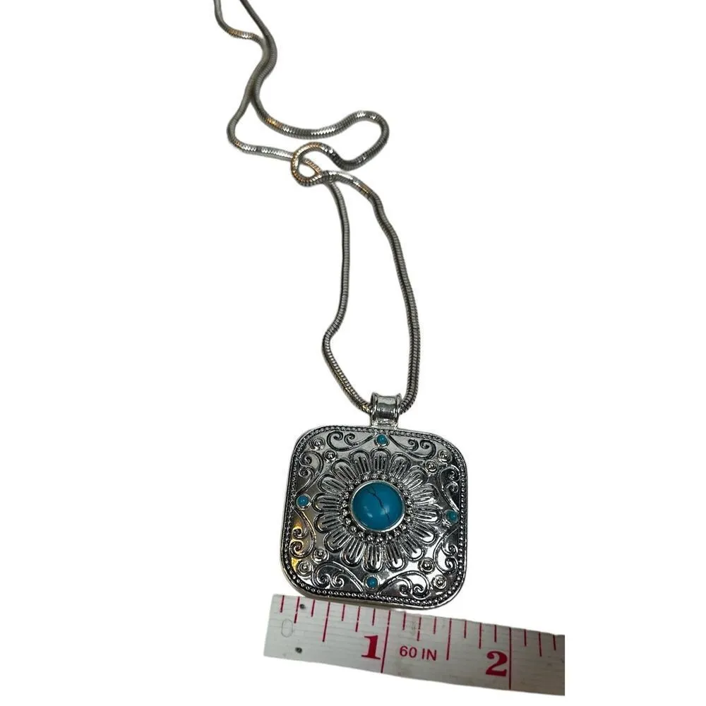 VINTAGE SILVER TONE “ROMAN” ENAMELED FLORAL ETCHED PENDANT W FAUX TURQUOISE STON - Image 5