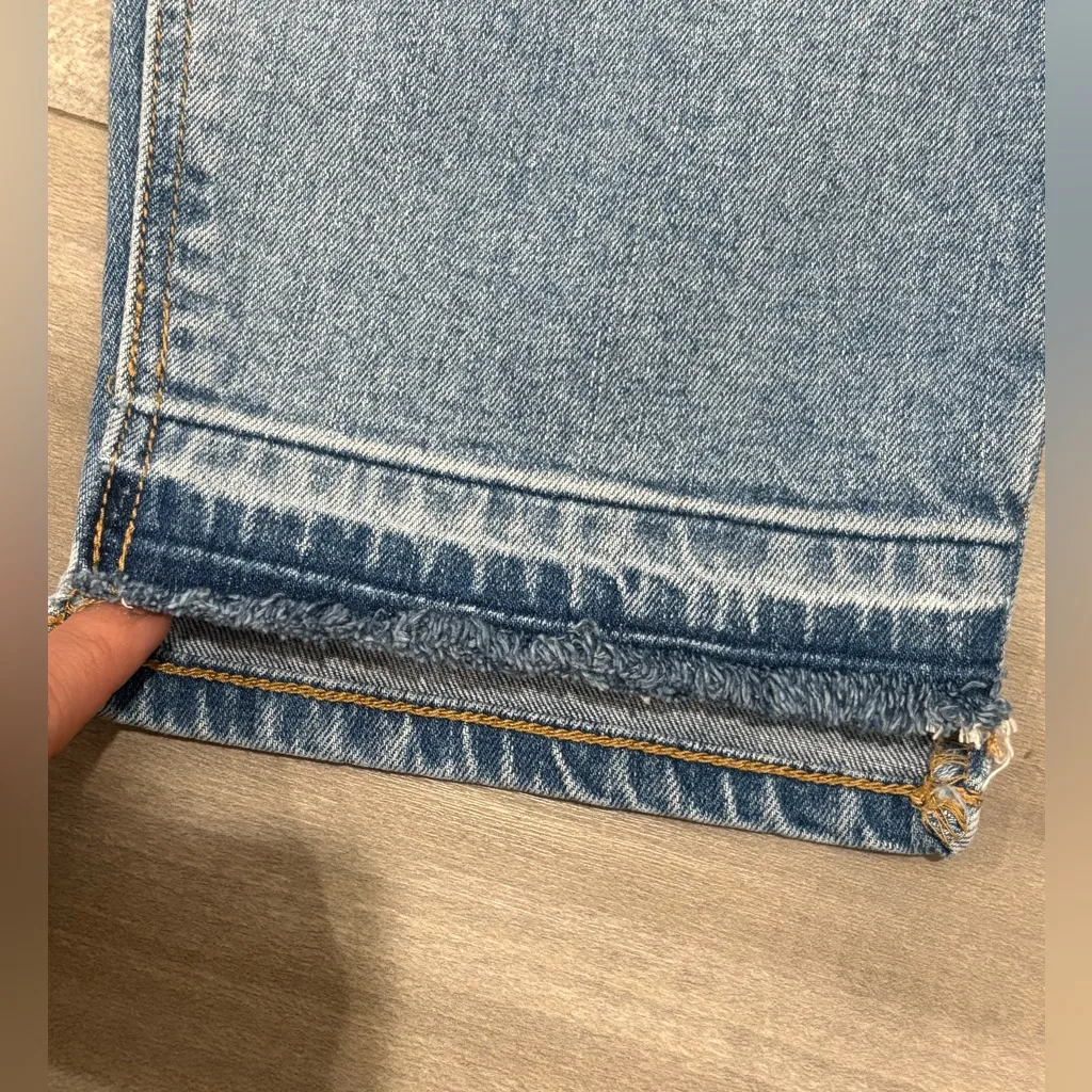 Old Navy Relaxed Fit Light Blue Jeans Size 14 - Image 5