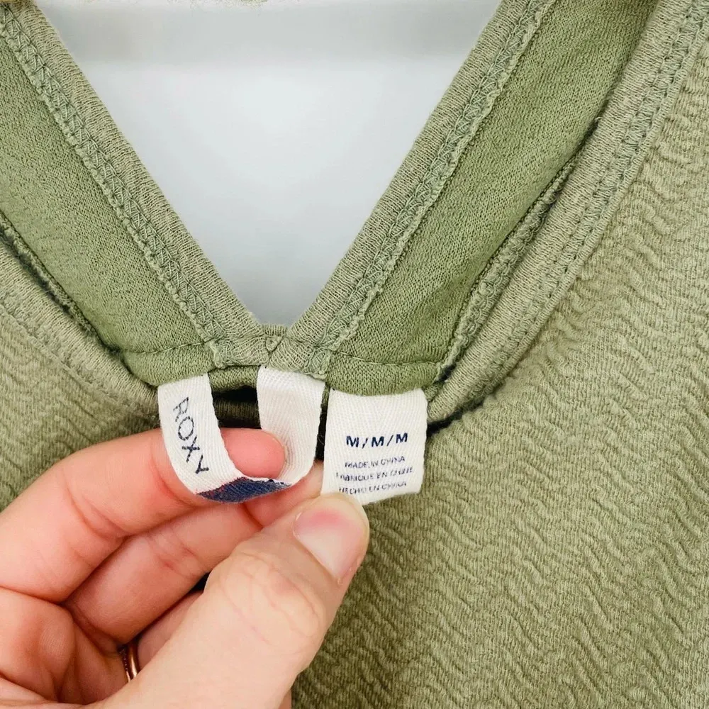 roxy sage green beachy textured scuba tank top size M - Image 9