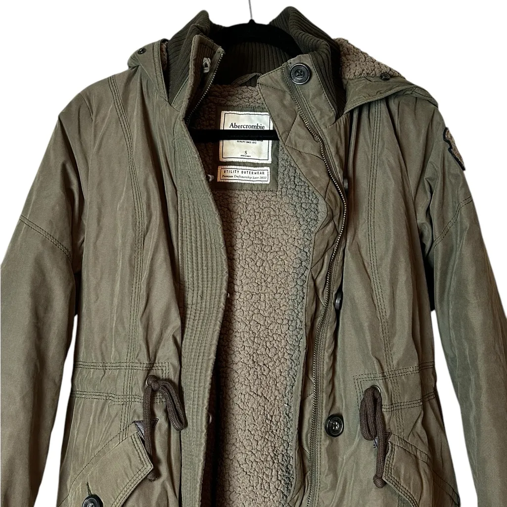 Abercrombie & Fitch Parka Jacket Sherpa Lined Hooded Army Green Size Small - Image 2