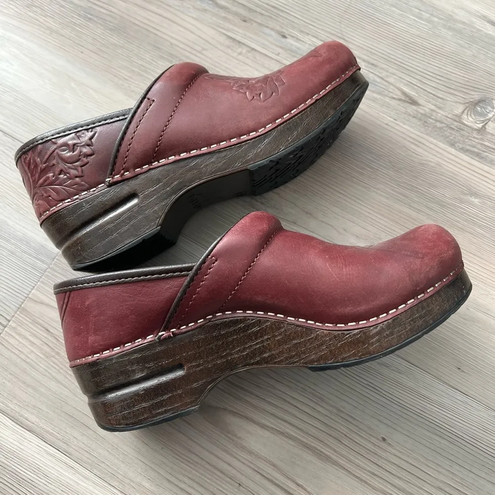 Dansko professional clogs with floral design - Image 4