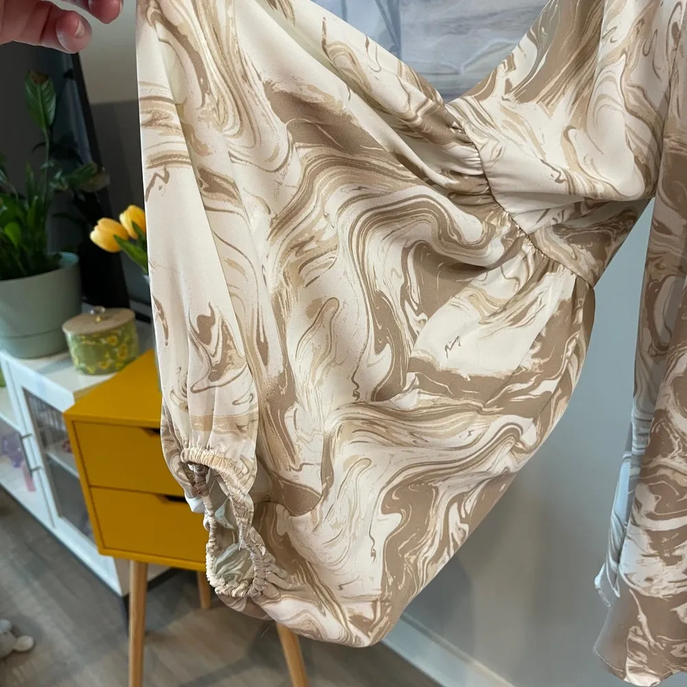 Anthropologie August Sky Medium Blouse, Beige Marble Print, 100% Polyester - Image 3