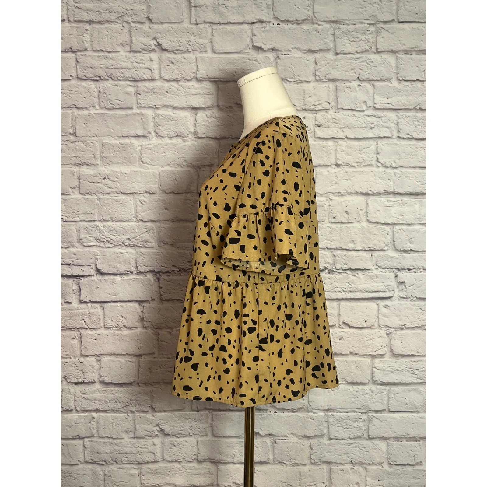 Shein Dalmatian Print Ruffle Hem Blouse Women's Size L - Image 4