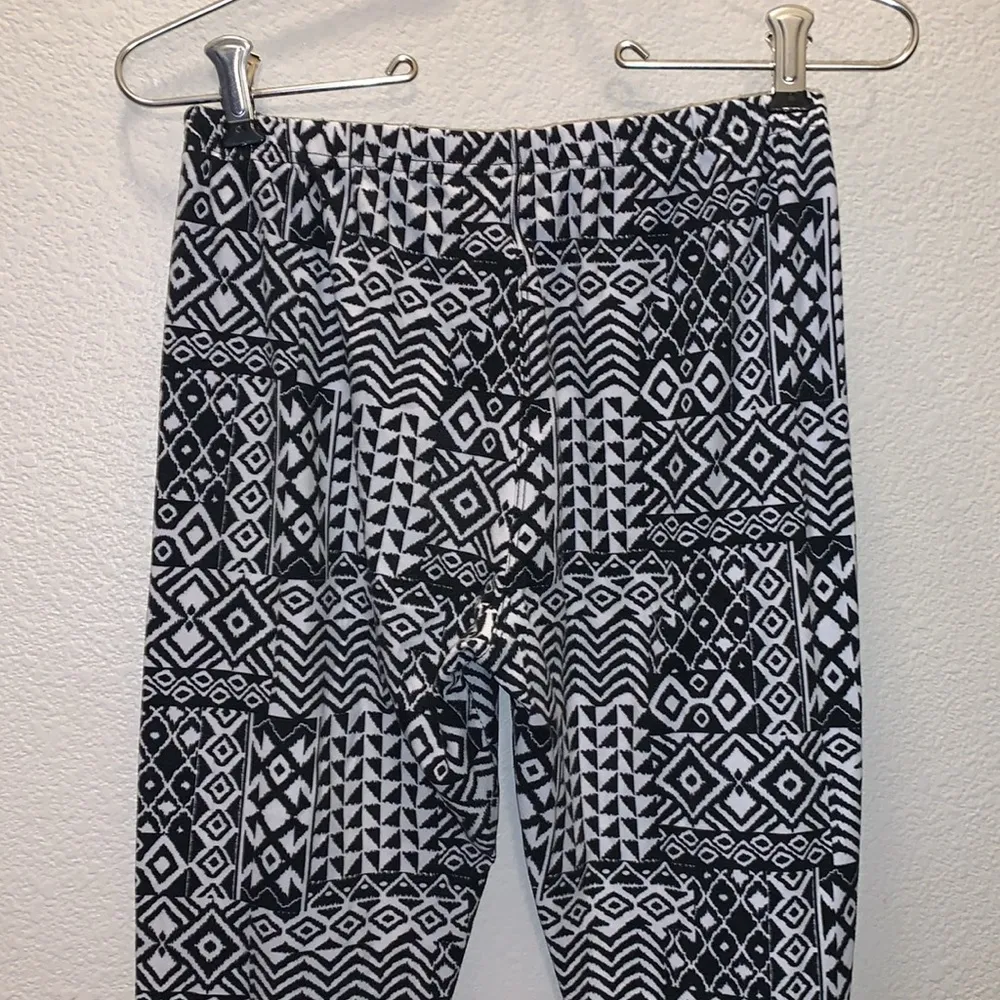 LA 12 ST geometric pattern leggings black white Size undefined - Image 6