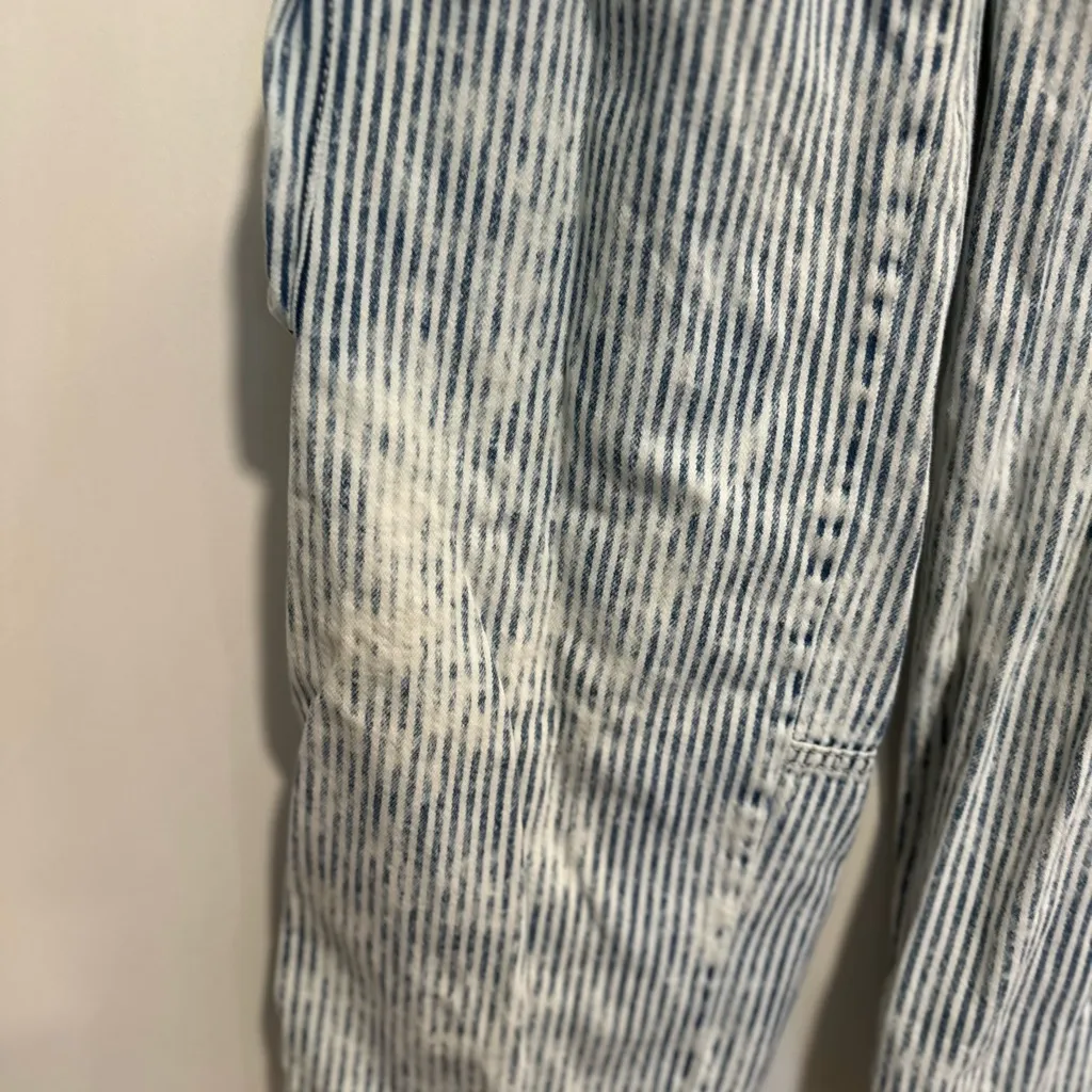 Wild Fable Sz: 0 Mid Rise Wide leg  Ultra Light Wash Pinstriped cargo Jeans. - Image 14