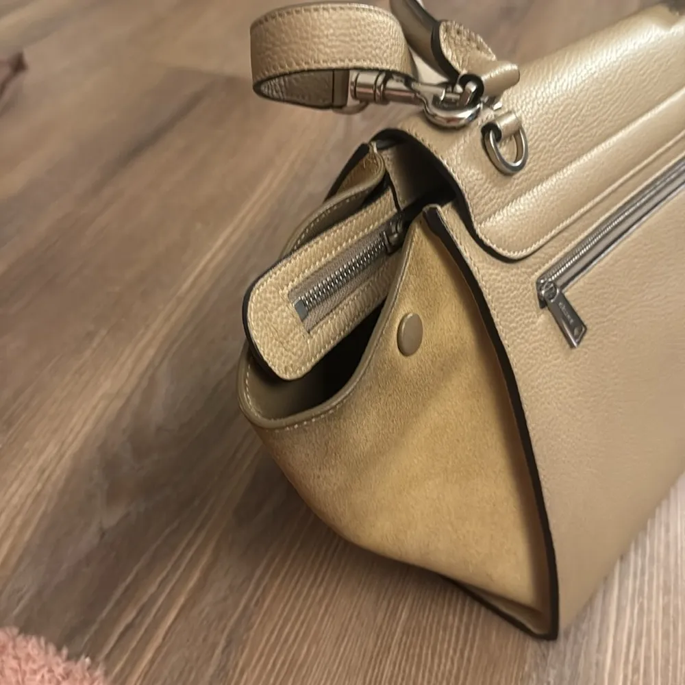 CELINE Beige  small calfskin trapeze bag - Image 6