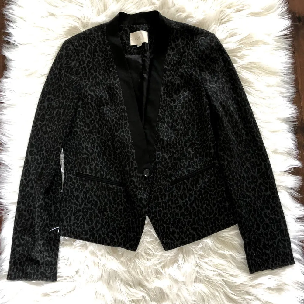 new ann taylor loft Black & Gray Leopard Print Blazer size 8 - Image 2