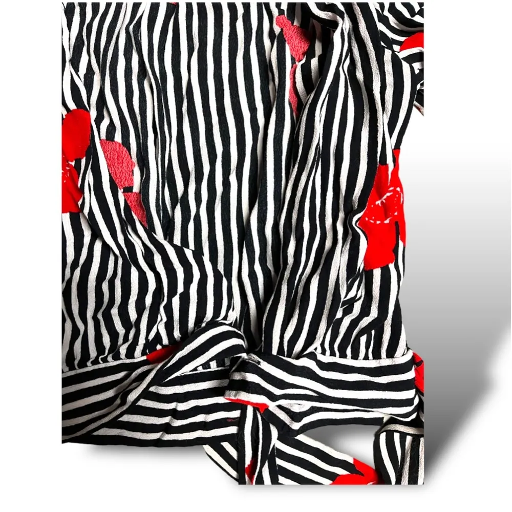 Madewell Wrap Top in Candied Orchids small - Image 5