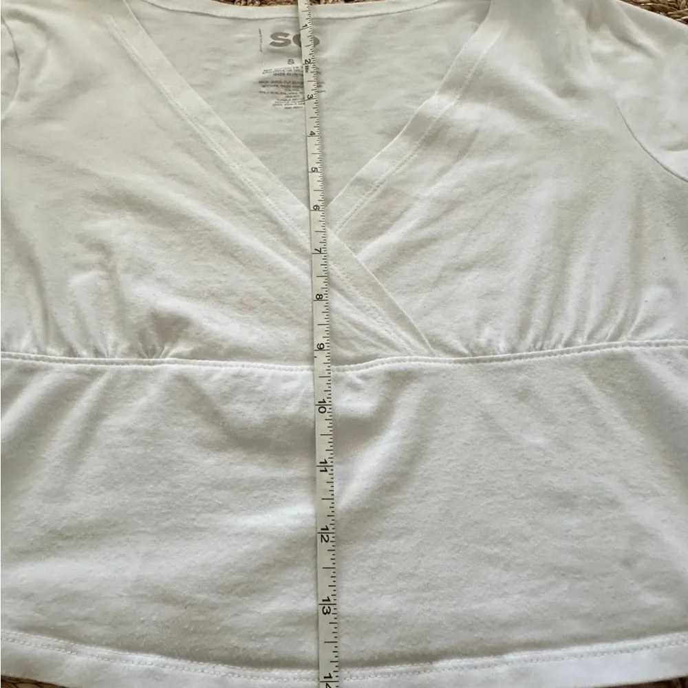 SO White Small V Neck Cropped Short Sleeve Top Juniors - Image 8