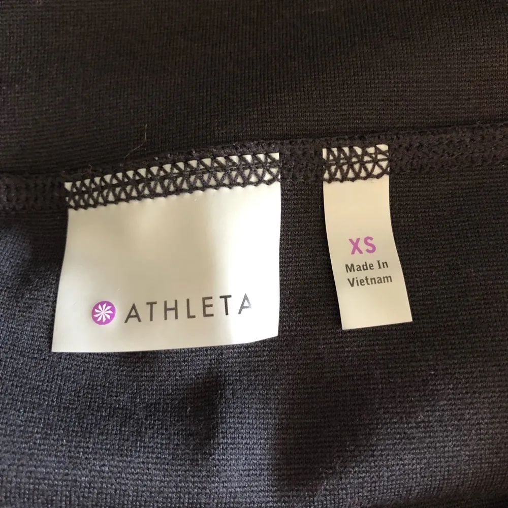 Athleta Strata Ponte Black Skirt with front zipper pockets size XS - Image 4