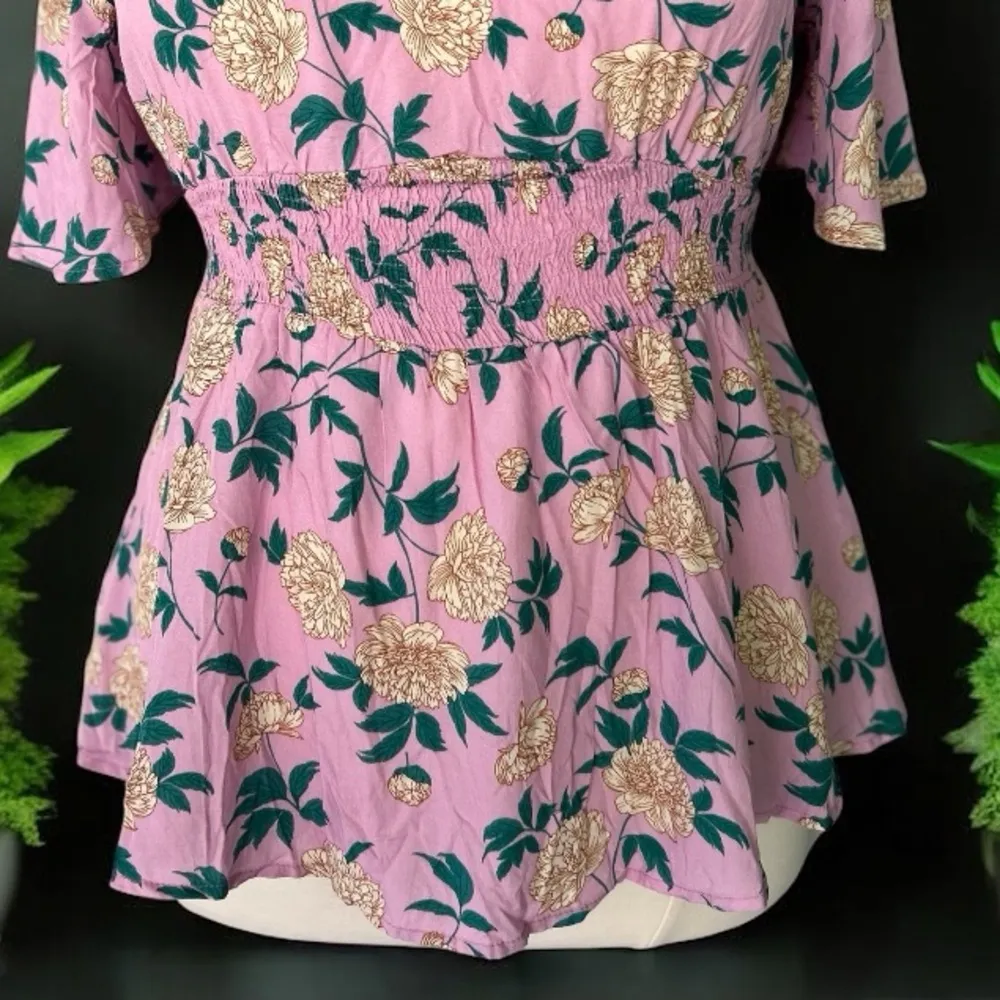 NWT! Floral V - Image 5