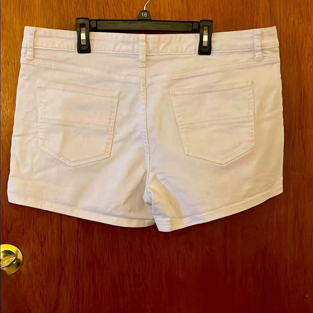 New York & Company White Jean Shorts Classic Summer Style Size 12 - Image 2