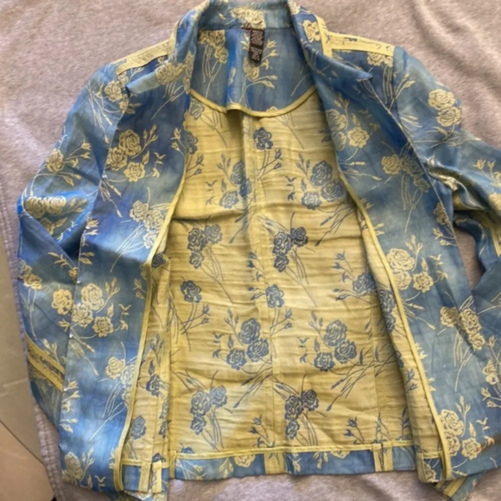 Blue & green flower design blazer​ Size XS - Image 11