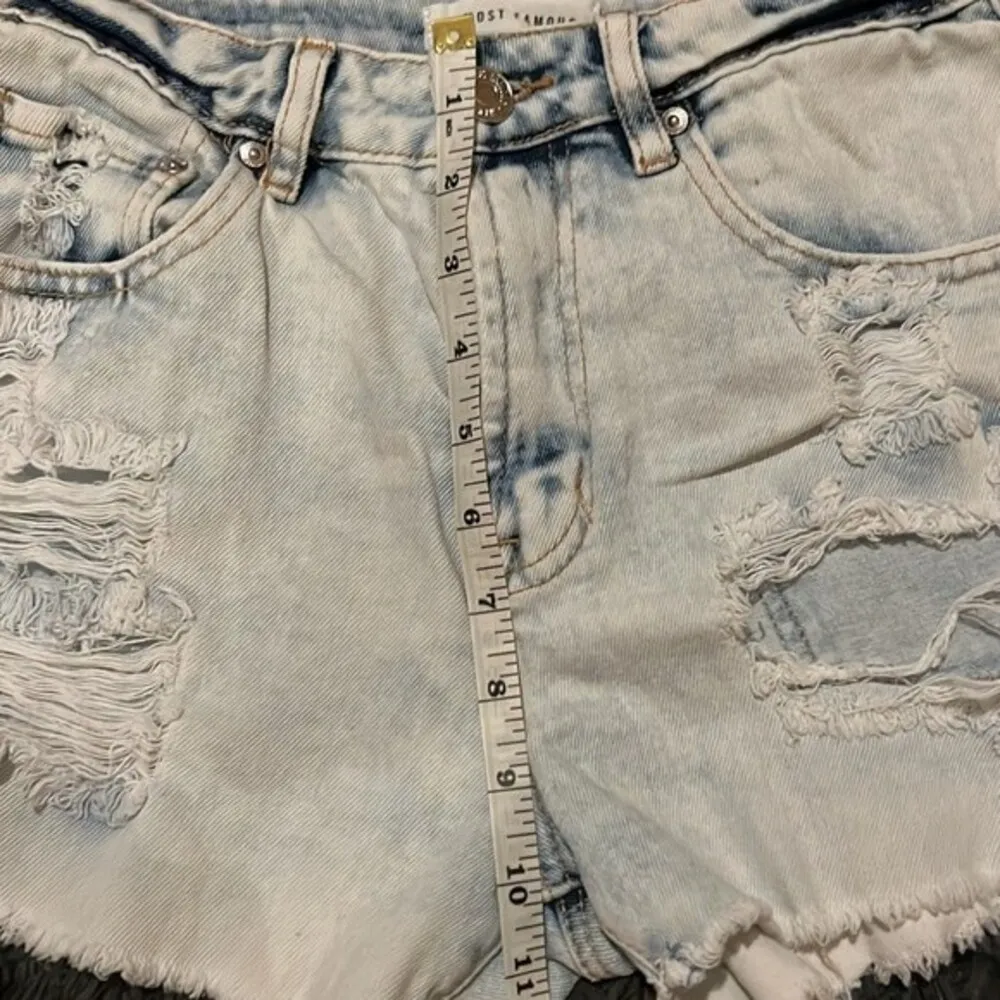 Almost Famous Distressed High Waist Jean Shorts Size 3 - Image 4