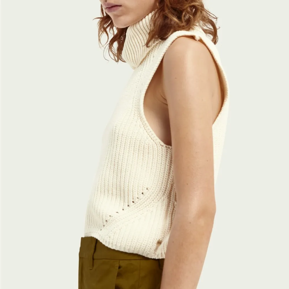 Sleeveless, knitted turtle neck top worn once like new sold out on brand’s site - Image 5