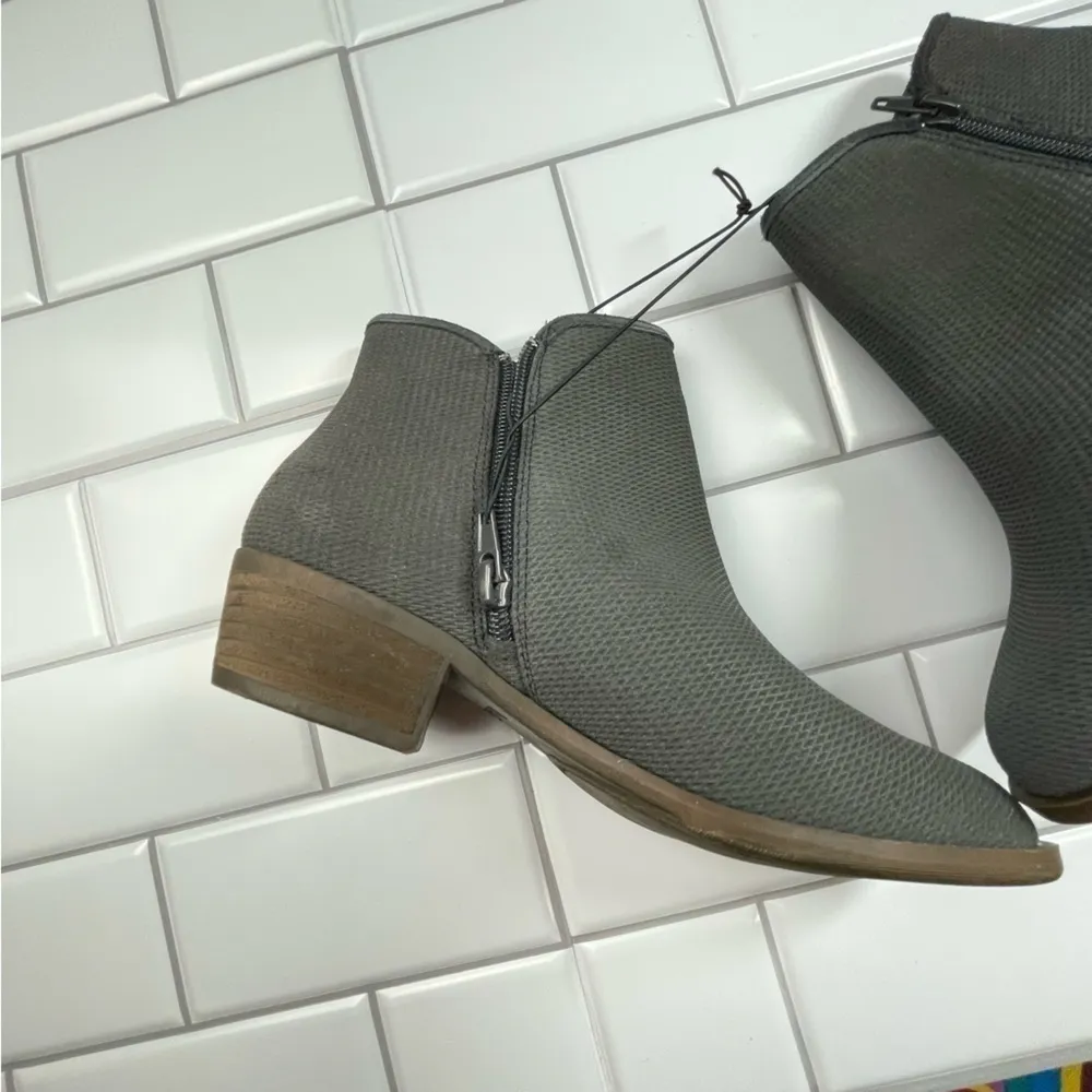 KENSIE‎ Gerona Booties NEW Size 7.5 Grey - Image 6