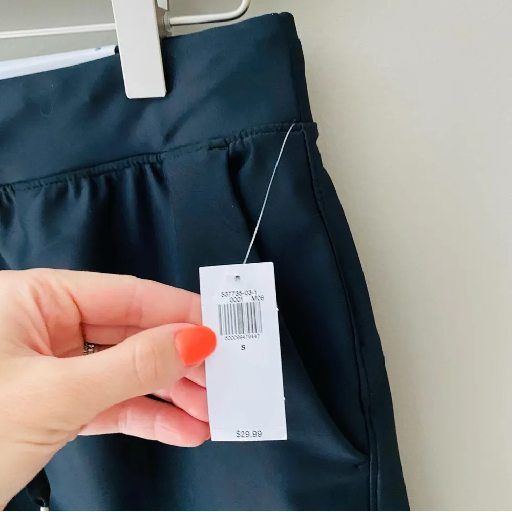 Old Navy Power Soft High Rise Go-Dry Shorts Black Sz Small NWT - Image 3