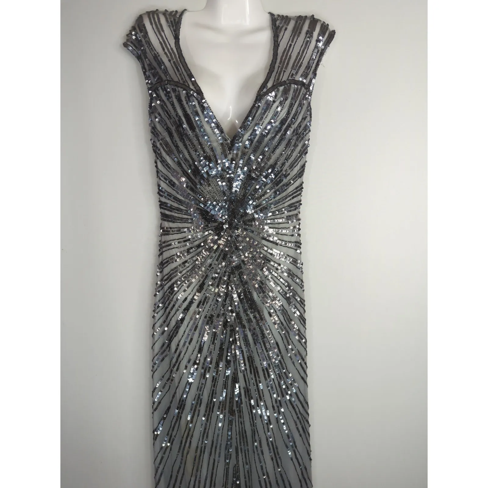 Mac Duggal Silver Sequined Cap Sleeve Evening Gown Womens Size 6‎ Formal Party - Image 2
