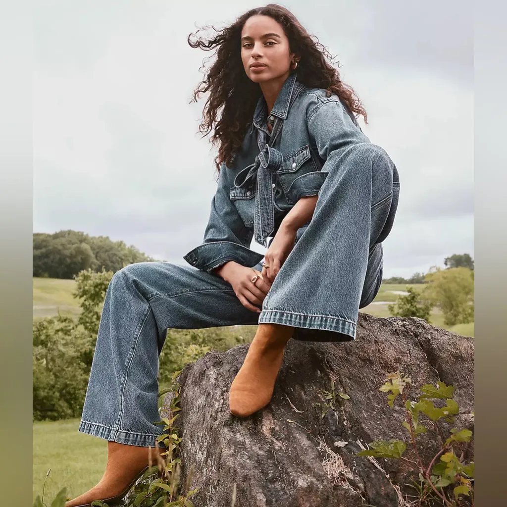 LOFT Blue Denim Button Down Shirt with detachable tie. Size PM. NWT - Image 4