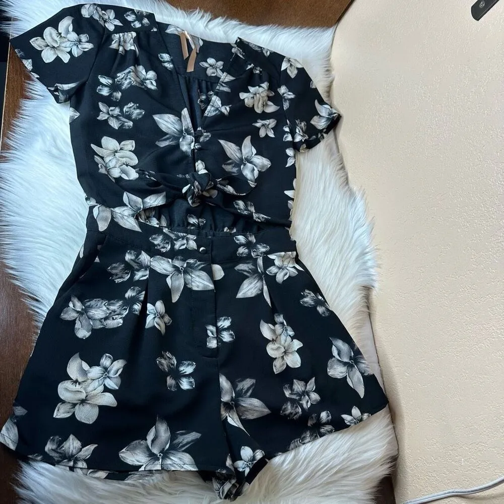 Ecru Lab Floral Cutout Shirts Romper Size Medium - Image 16
